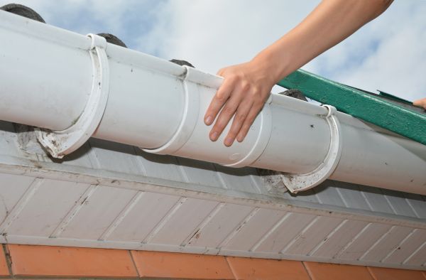 Gutter Reattachment in Clearwater
